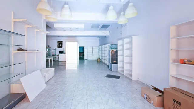 AMPLIO LOCAL EN VENTA ZONA CENTRO BADAJOZ CALLE SANTO DOMING - foto 2
