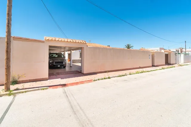 CHALET independiente con piscina privada y parcela de 809 m2 en Torreta Florida — 47
