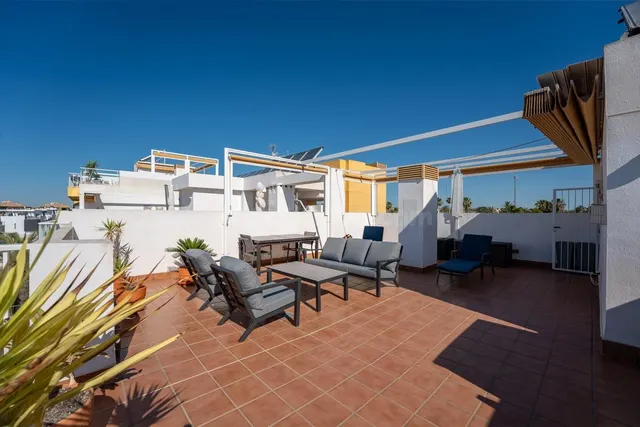 ÁTICO MODERNO DE 2 habitaciones CON VISTAS AL MAR Y SOLARIUM - foto 3