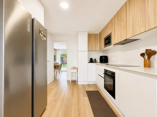 Chalet adosado completamente reformado en 2024, con jardín, terraza y gran garaje, a un paso de la playa. — 8