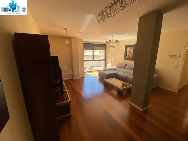 SE VENDE PISO ZONA CENTRO - foto 2