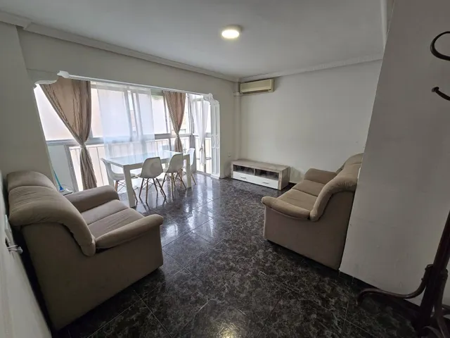 Acogedor piso en venta en Colonia Requena — 2