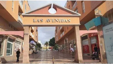 LOCAL EN AVENIDA DE CANARIAS EN VENTA 160 METROS — 7