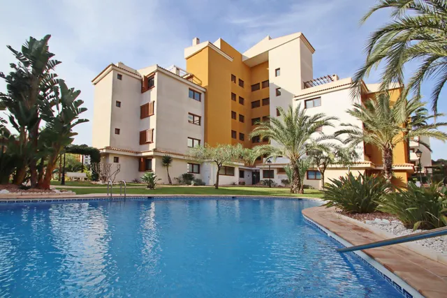 Soleado apartamento con vistas a la piscina en La Entrada, Punta Prima, Costa Blanca — 47