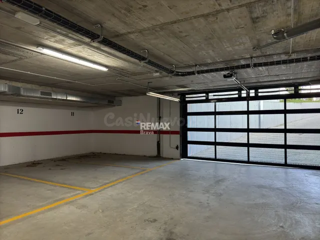 Roses, Santa Margarita · Plaza de parking en venta en edific - foto 4