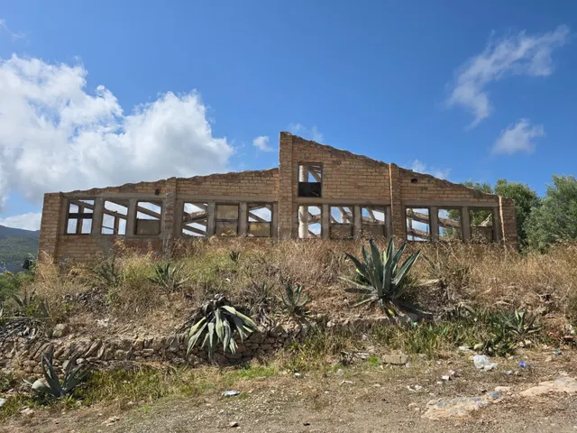 PARCELA DE 2.000 m2 CON EDIFICACIÓN DE 900 m2 — 2