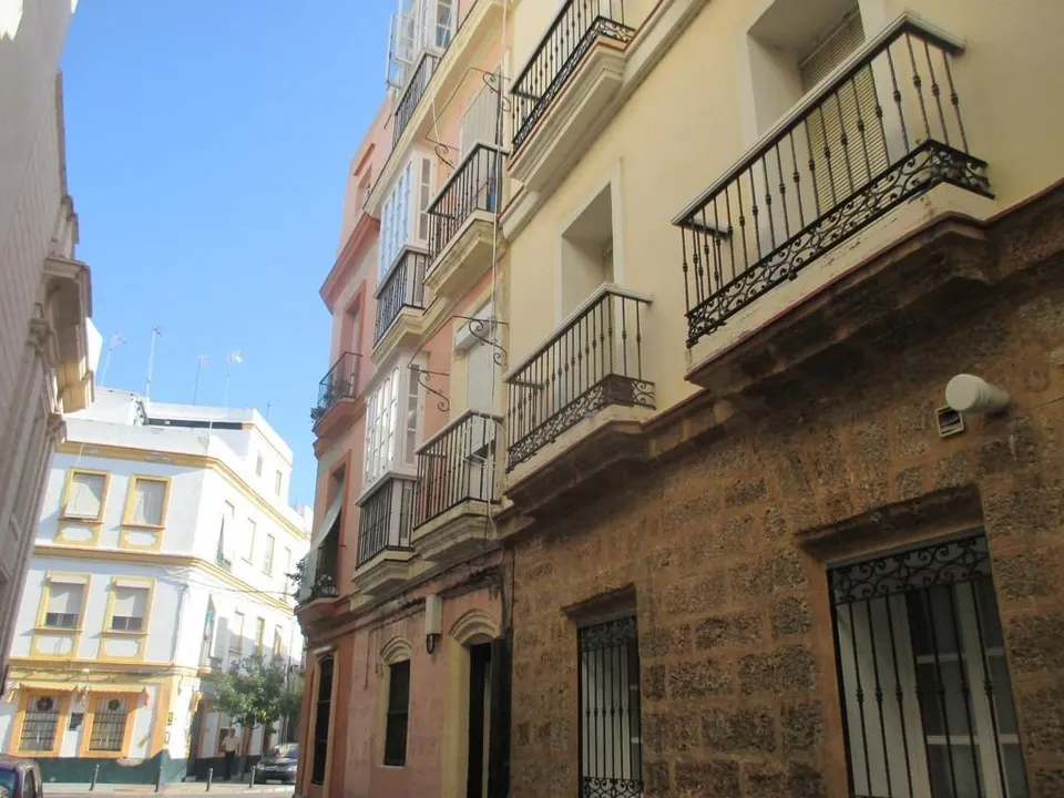 Venta de Vivienda en Cádiz. Activo Inmobiliario Sin Posesión / No se Puede Visitar / Ni financiar.