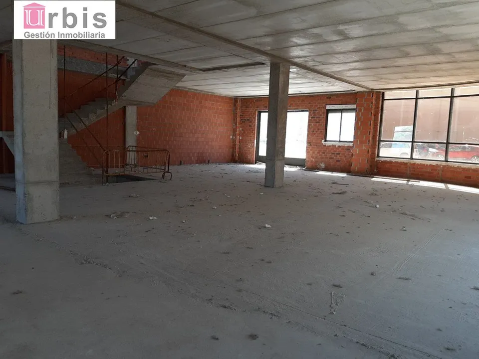 Urbis ofrece amplio local en venta/alquiler en Salamanca