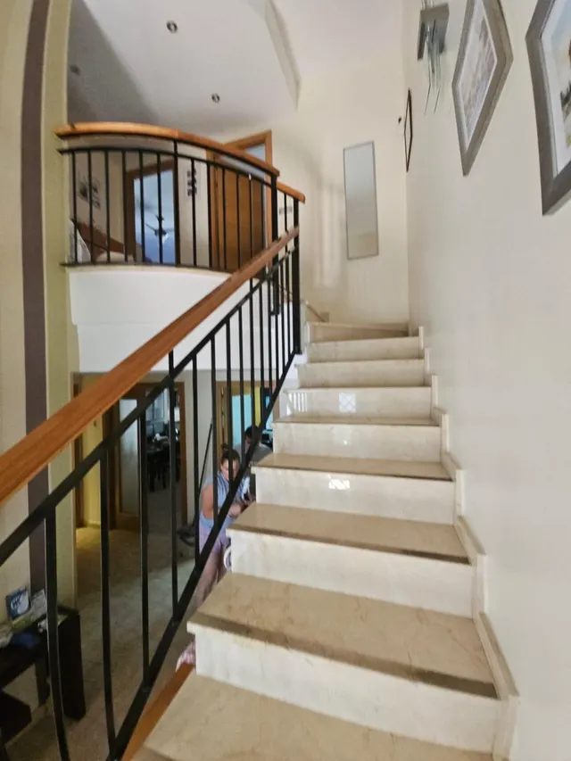 229 m2, 3 plantas y 8 placas solares para vivir sin mirar el recibo a fin de mes — 22