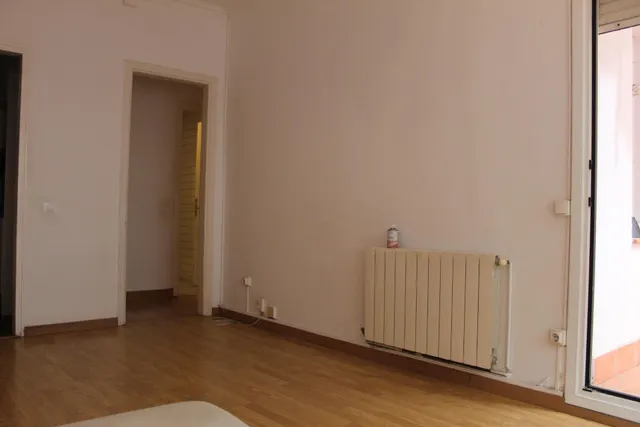Piso con terraza de 45 m2 en Les Corts, 3 habitaciones y despacho — 28