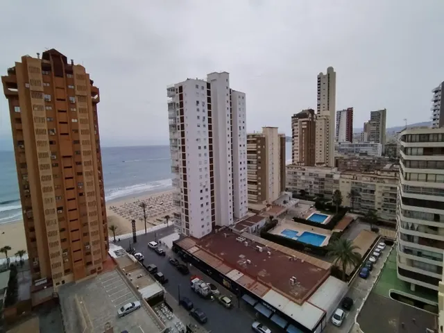 Gran Atico con vistas panoramicas al mar y Benidorm a unos pasos de playa Levante. — 4