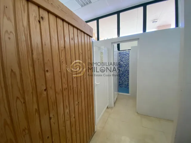Piso de 4 dormitorios en el corazón de la Playa de Poniente, perfecto para ti y tu familia. — 29