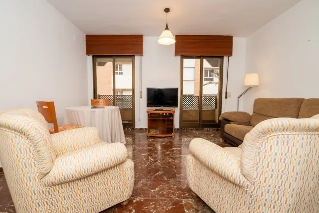 SE ALQUILA FANTÁSTICO PISO JUNTO A SAN JERÓNIMO — 7