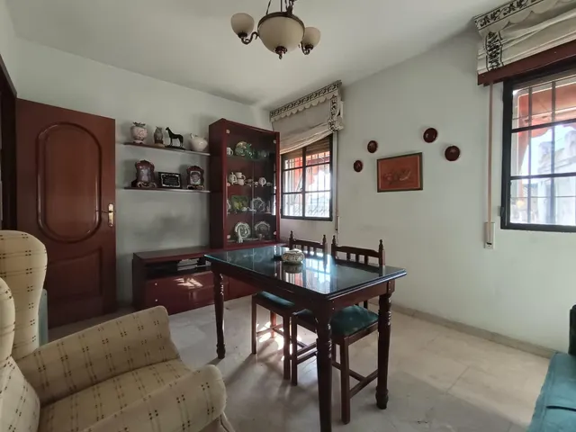 El verdadero lujo en el Realejo es tener tu propia cochera y compartir el edificio con un solo vecino. — 35