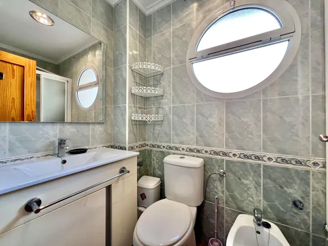 APARTAMENTO DE 3 habitaciones, TODO EXTERIOR, RODEADO DE TODOS LOS SERVICIOS A TAN SOLO 450mts DEL MAR — 24