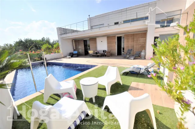 ¡CHALET ESPECTACULAR! CON TERRAZA, PISCINA Y GARAJE, CERCA D - foto 2