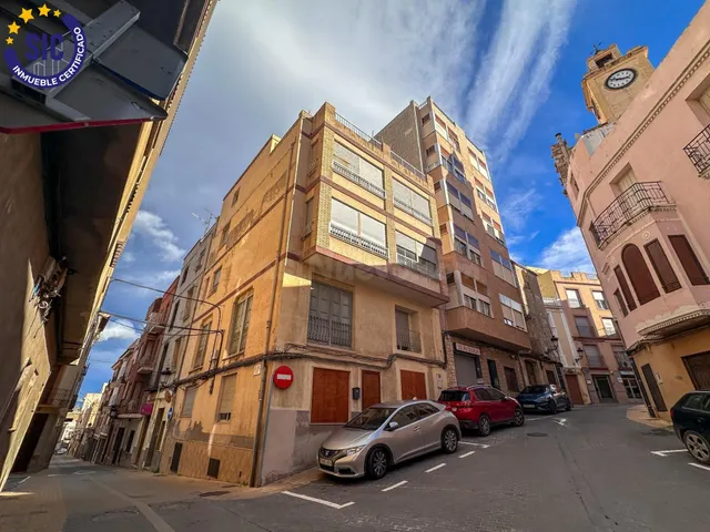 Gran casa o edificio en el corazón de Alcora con 12 dormitor
