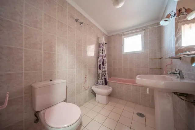 ¡4 dormitorios en Fuengirola! amplitud, terraza y ubicación privilegiada — 10