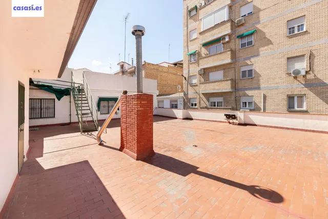 Local + vivienda en Avda. Cadiz — 26
