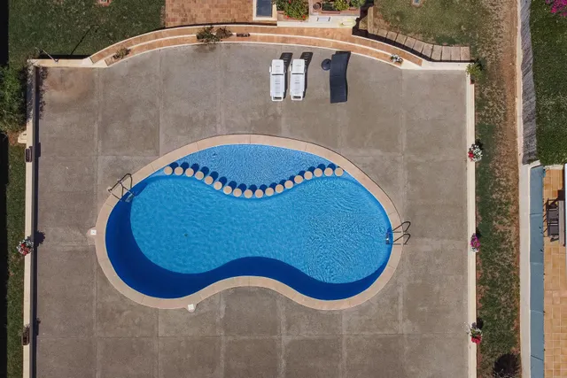 Encantadora vivienda unifamiliar con patio privado, piscina y vistas al mar en Cala Millor. — 44