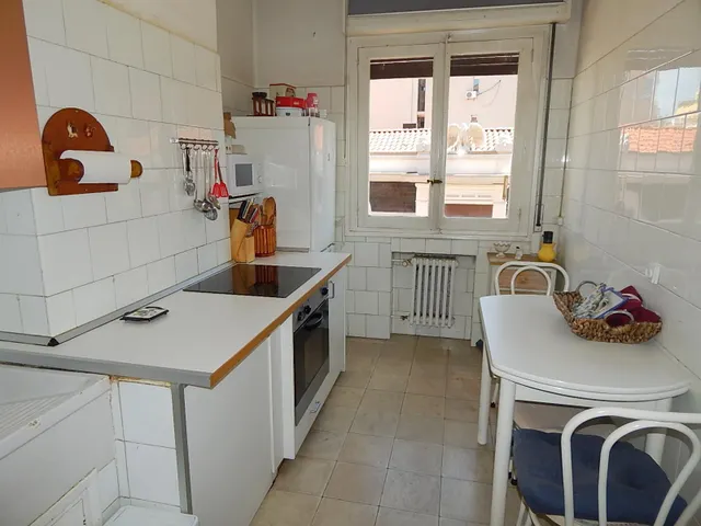 ETXEA Vende piso en el centro de Pamplona, 4 dormitorios, salón cocina, baño y aseo — 13
