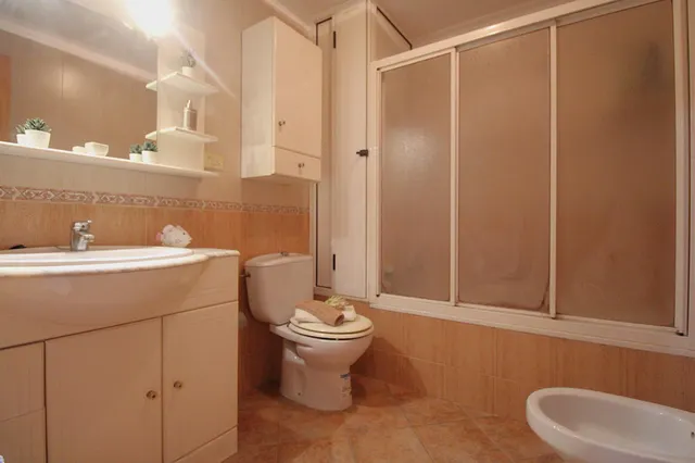 Piso de tres dormitorios con ascensor. — 26