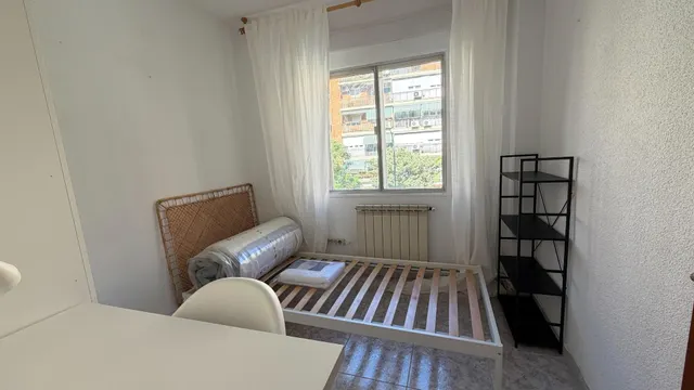 Piso de 4 dormitorios para estudiantes junto al metro en Móstoles — 18