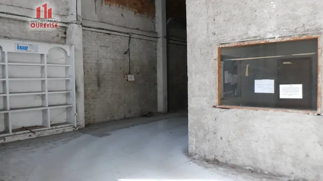 AMPLIO LOCAL COMERCIAL EN EL VEINTIUNO — 12