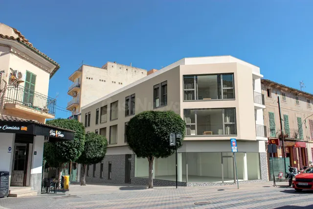 LUMINOSO LOCAL EN EDIFICIO DE OBRA NUEVA EN ZONA MUY CONCURR