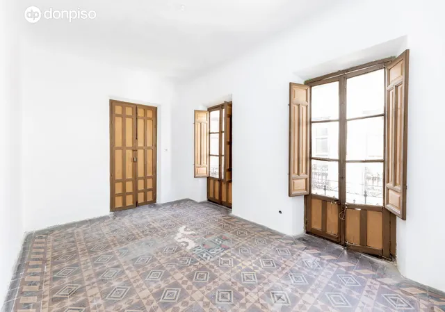 EXCLUSIVA ULTIMA PLANTA CON VISTAS EN GRAN VIA — 32