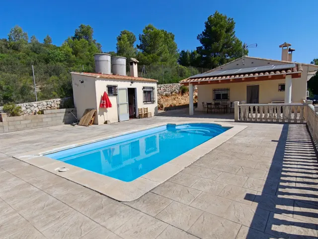 Chalet con piscina — 26