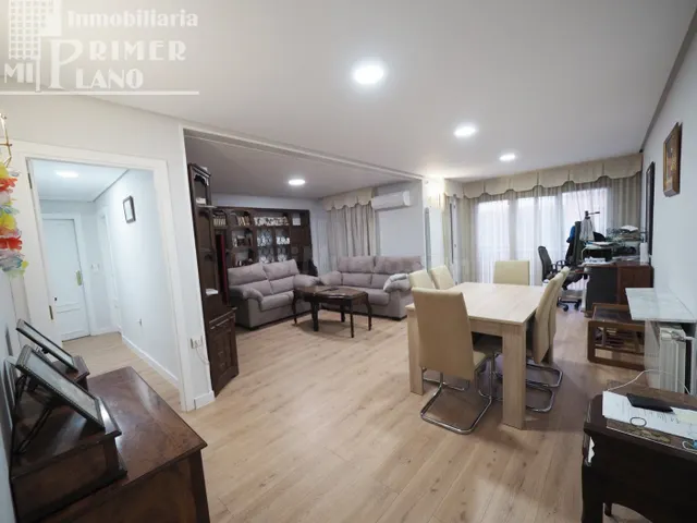 Piso exterior en c/D.Victor totalmente reformado, con ascens