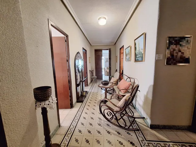 Casa modernista de 218 m2, en parcela de 518 m2, con jardín y garaje para varios vehículos en el centro de Monóvar — 8