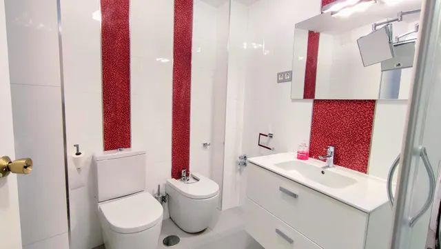 Vivienda tres dormitorios y aparcamiento en alquiler, Málaga - Centro — 39