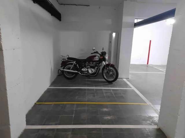 Plazas de Parking para COCHE o MOTOS en la Plaça Granollers de Mataró — 2