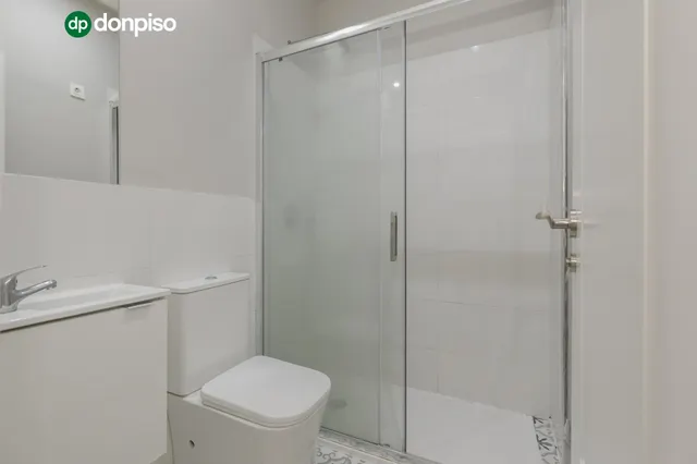 EXCLUSIVO PISO DE 253 m2 EN GRANADA CENTRO – 2.800 €/MES DE RENTABILIDAD — 9