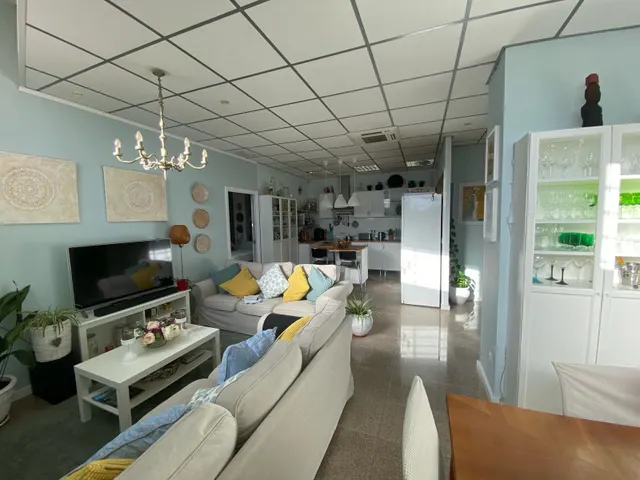 Local en Planta baja adaptado como vivienda con dos locales y superficie total 400m2 — 2