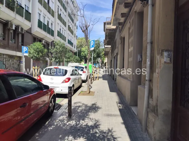 Piso reformado de una habitación con terraza en Finca antigua en Sants. — 25