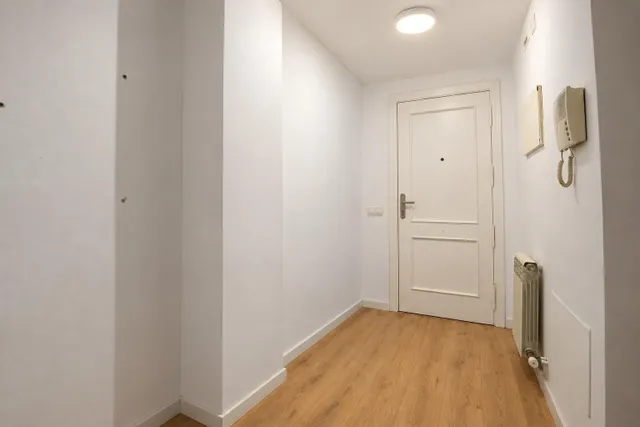 Dúplex reformado con terraza, parking y piscina comunitaria — 25