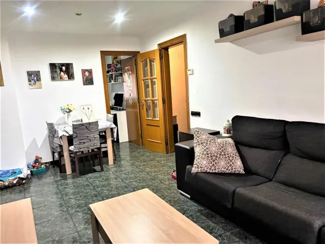 Piso para entrar a vivir. segundo sin ascensor. solo 10 vecinos — 5