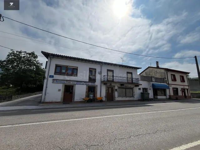 CASONA CON AMPLIA FINCA Y LOCAL COMERCIAL - foto 2