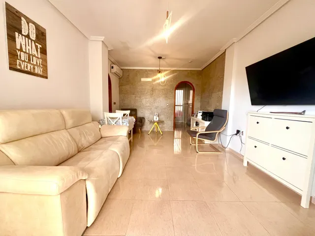 Acogedor Apartamento de 2 habitaciones con Jardín y Piscina  - foto 3