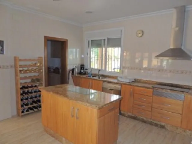 CHALET DE LUJO CON MUY BUENA ORIENTACION EN LUGAR MUY TRANQUILO — 25