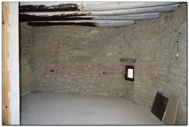 CASA DE PIEDRA ESQUINERA DE 257 M2 PRCTICAMNTE REFORMADA DE PIEDRA, 3 DORMITORIOS SUITES. — 32