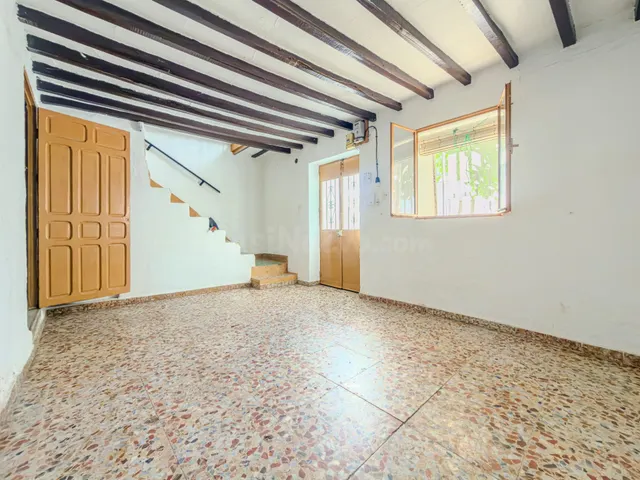 Casa adosada con gran potencial de reforma en Calle Calvario - foto 5