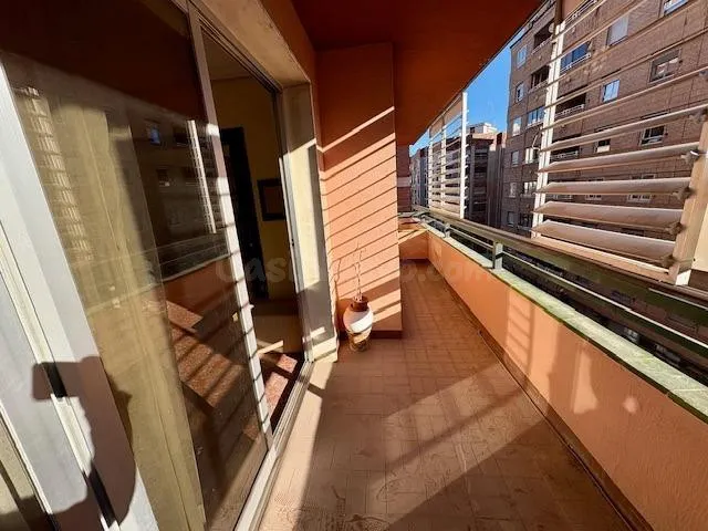 Amplio piso con garaje en el centro de Castellón - foto 3