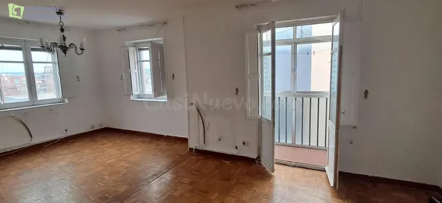SE VENDE APARTAMENTO LUMINOSO CON GRAN POTENCIAL EN ZONA ALC - foto 2