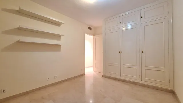 Piso SIN AMUEBLAR de 4 dormitorios con garaje en Los Molinos del Río — 24