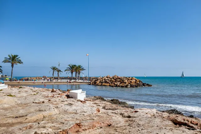 Apartamento de 1 dormitorio con orientación este en el centro de Torrevieja!!! — 18