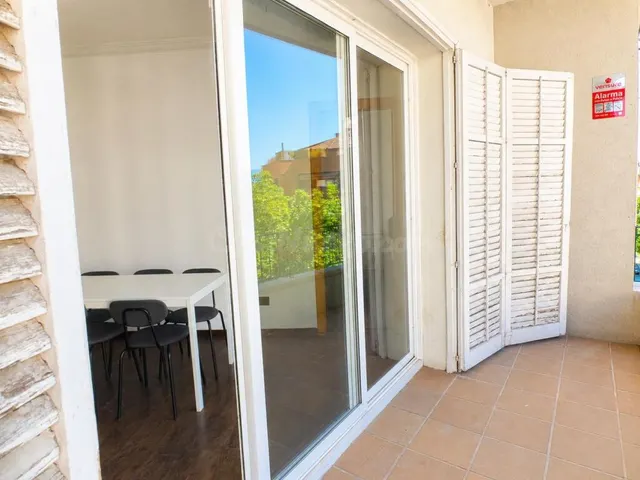 Amplio piso luminoso en el centro de Manresa con gran balcón y magníficas vistas — 10